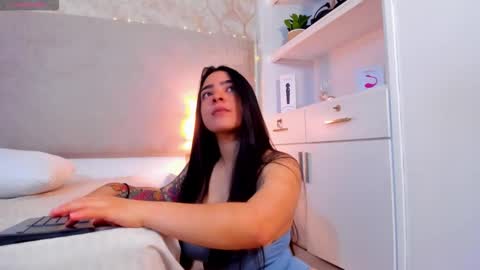 Kamila Betancourt online show from February 26, 1:25 pm