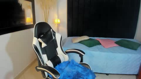 karen_adamss online show from February 9, 3:43 am