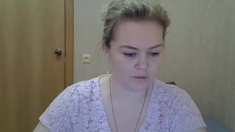 karennelsonx online show from March 25, 10:22 am