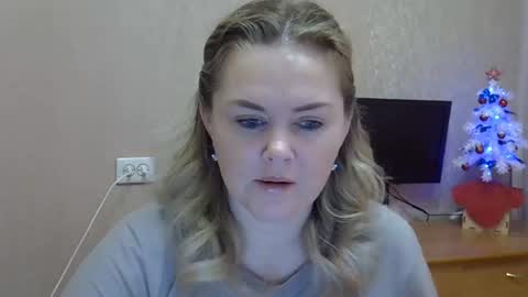 karennelsonx online show from December 15, 11:06 am