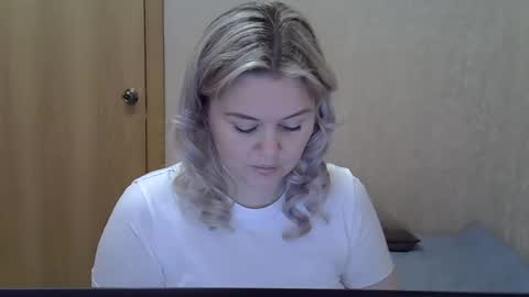 karennelsonx online show from February 10, 11:57 am