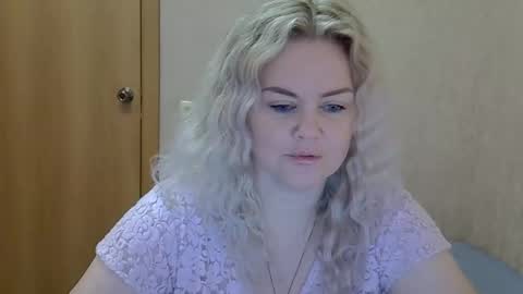 karennelsonx online show from January 11, 9:15 am