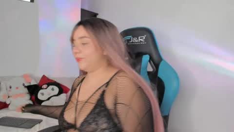 kariina_wong online show from June 3, 7:19 pm