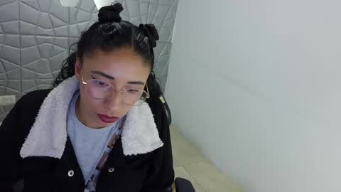 karinaa_m_ online show from January 13, 7:32 pm