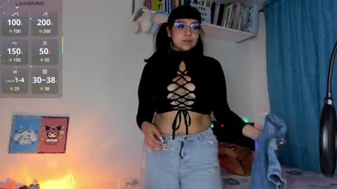 Snapshot of karla__1 chatting on January 19, 4:12 am Ill be on at sunday see u Lynn  Could u help me to reach 100 Thmbs upp plssss   Independent girl 3 online show from January 19, 4:12 am