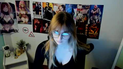 Snapshot of karla_flower chatting on October 9, 12:43 pm Karla online show from October 9, 12:43 pm
