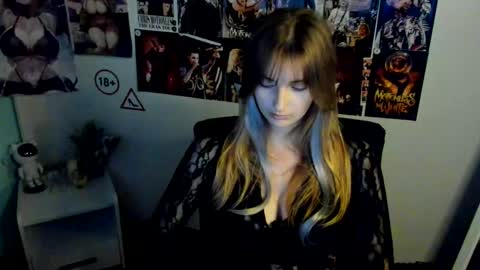 Snapshot of karla_flower chatting on October 16, 12:16 pm Karla online show from October 16, 12:16 pm