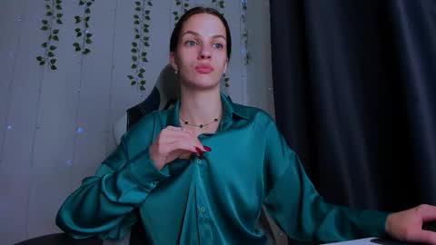 karla_lim online show from November 12, 7:27 pm