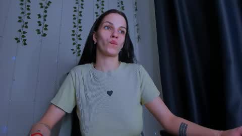 karla_lim online show from December 17, 10:05 pm