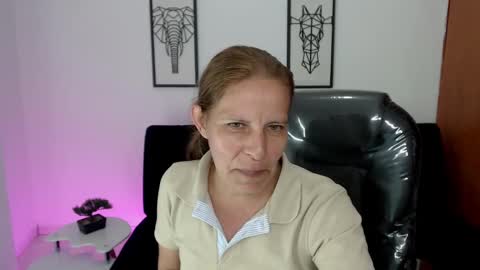Snapshot of karlye_hot chatting on February 28, 3:48 am KARLYE online show from February 28, 3:48 am