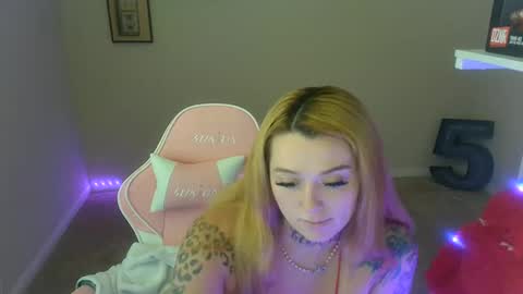 karmathevixen0304 online show from June 2, 7:16 pm