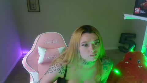 karmathevixen0304 online show from June 22, 7:32 pm