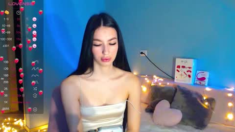 Snapshot of karolina_hottie_ chatting on October 16, 2:22 am Kira online show from October 16, 2:22 am