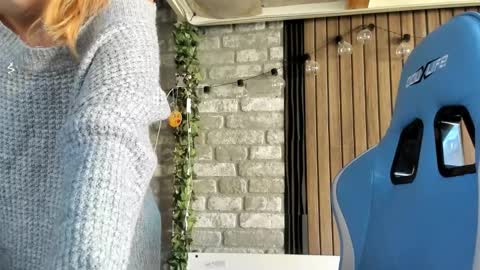 karoline121 online show from September 23, 7:35 am