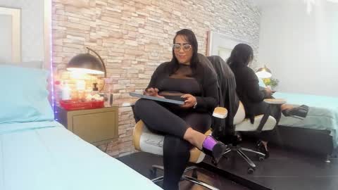 karolwestt online show from October 21, 1:59 pm