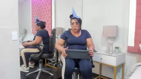 karolwestt online show from October 4, 4:27 pm