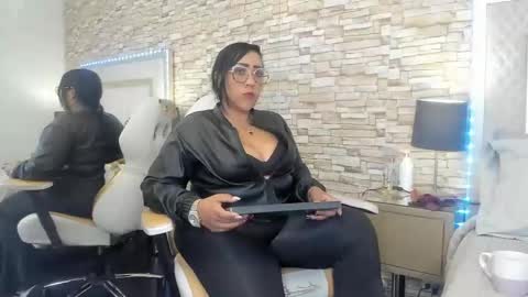 karolwestt online show from September 26, 12:57 pm