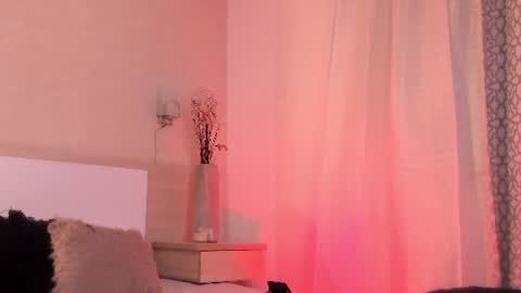 Lune  online show from June 24, 8:27 pm