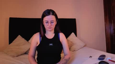 kassandra james online show from November 30, 4:25 pm