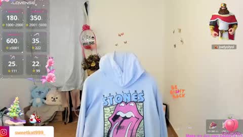 Snapshot of kat_ly_chan chatting on December 22, 6:48 pm Kat       online show from December 22, 6:48 pm