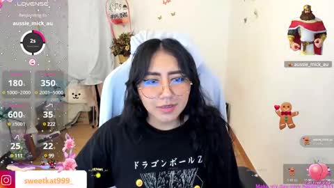 Snapshot of kat_ly_chan chatting on December 25, 4:11 pm Kat       online show from December 25, 4:11 pm