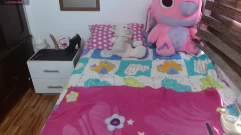 Snapshot of kate_bella chatting on December 4, 2:53 pm katerine online show from December 4, 2:53 pm