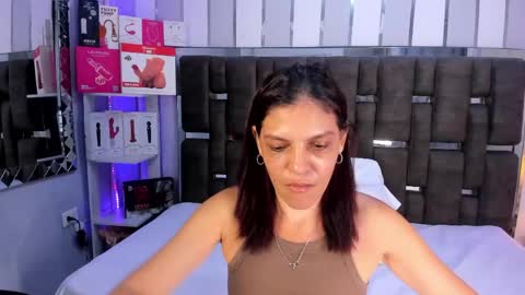 kate_roose online show from June 3, 8:47 pm