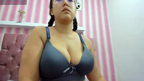 katerinne_20 online show from July 28, 4:39 pm
