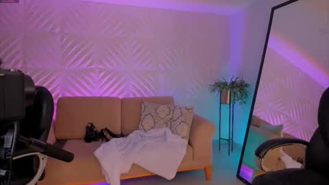 K A T E  online show from September 23, 7:53 pm