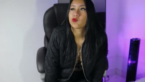 katevalencia_ online show from February 11, 2:04 am