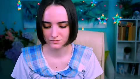 katewillows online show from April 12, 4:38 am