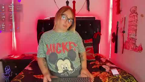 SHARON  KATIEE online show from April 17, 1:57 pm