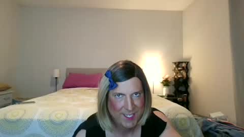 katieutopia online show from November 23, 2:09 am