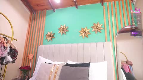 K A T L Y N  online show from December 1, 8:18 pm