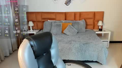 Snapshot of katnia_and_marcuz chatting on October 14, 12:08 pm Katnia and Marcuz online show from October 14, 12:08 pm