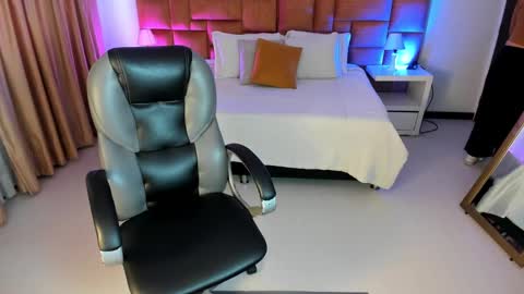 Snapshot of katnia_and_marcuz chatting on October 1, 11:42 am Katnia and Marcuz online show from October 1, 11:42 am