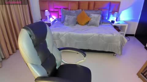 Snapshot of katnia_and_marcuz chatting on September 10, 11:33 am Katnia and Marcuz online show from September 10, 11:33 am