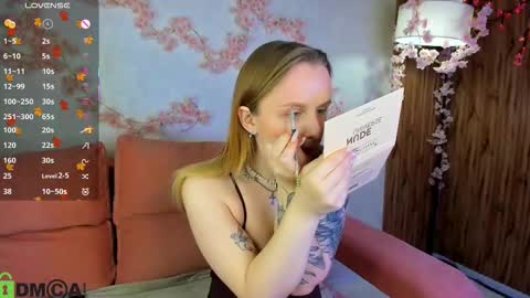 Katrina Bail online show from November 4, 1:07 am