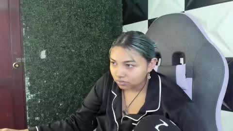 katteyes_ online show from March 22, 7:40 pm