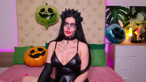 KattieSims online show from October 30, 7:03 pm