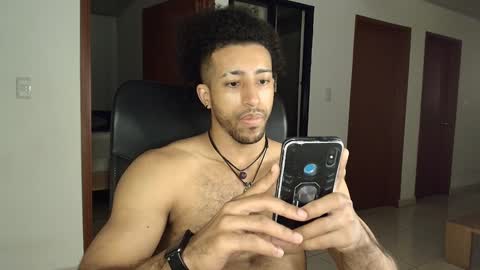 Snapshot of kaurilop chatting on December 17, 3:17 am Kauri Lop online show from December 17, 3:17 am