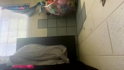 kay_la online show from April 16, 4:18 pm