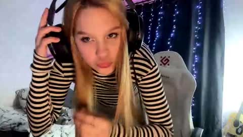 Amia online show from March 11, 6:00 pm