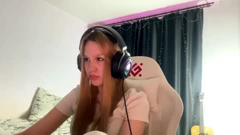 Amia online show from April 15, 5:49 pm