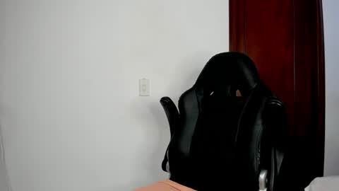 KAYLA BATISTA online show from January 25, 8:00 pm
