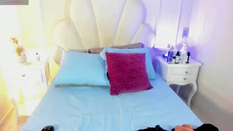 kaylachannell online show from December 13, 9:10 pm