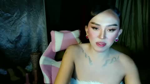 Kaylee online show from April 5, 9:39 am