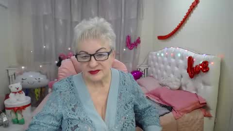 kaylesmoll online show from March 12, 8:20 pm