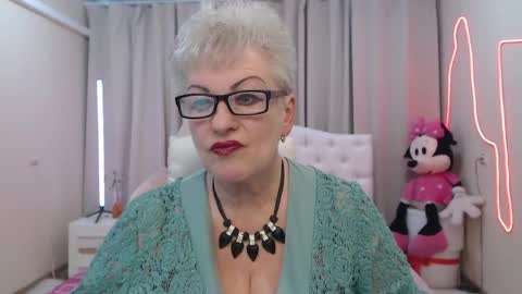 kaylesmoll online show from May 13, 6:50 pm