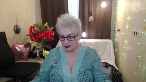 kaylesmoll online show from February 16, 5:59 am